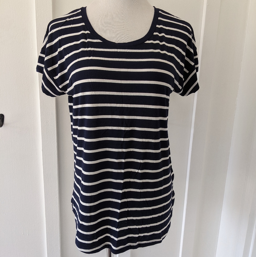 Gap Striped tee NWT small, navy and white stripes